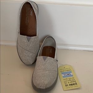 Silver sparkle Tom’s new with tags